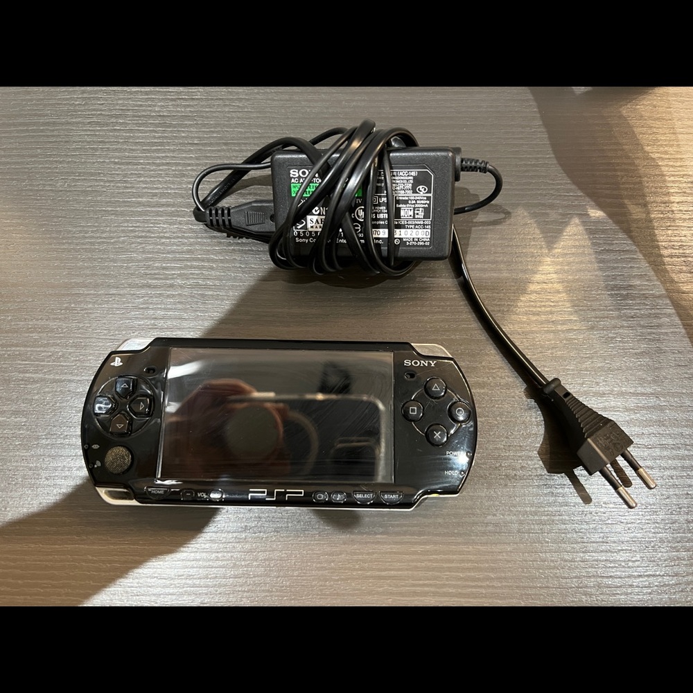 Sony PSP 2006 PlayStation Handheld game machine with SD card